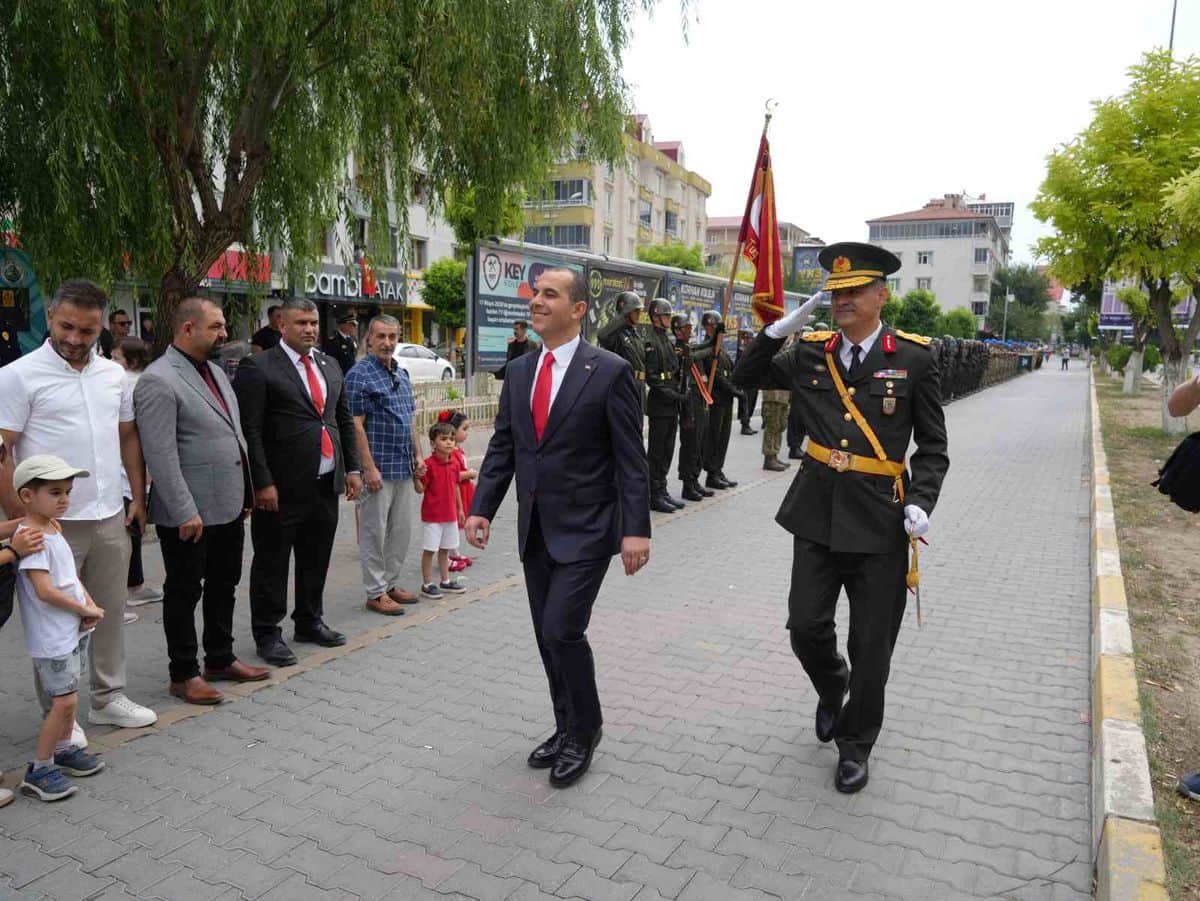 Iğdır'da 30 Ağustos Zafer Bayramı Coşkuyla Kutlandı Iğdır'da 30 Ağustos Zafer Bayramı Coşkuyla Kutlandı