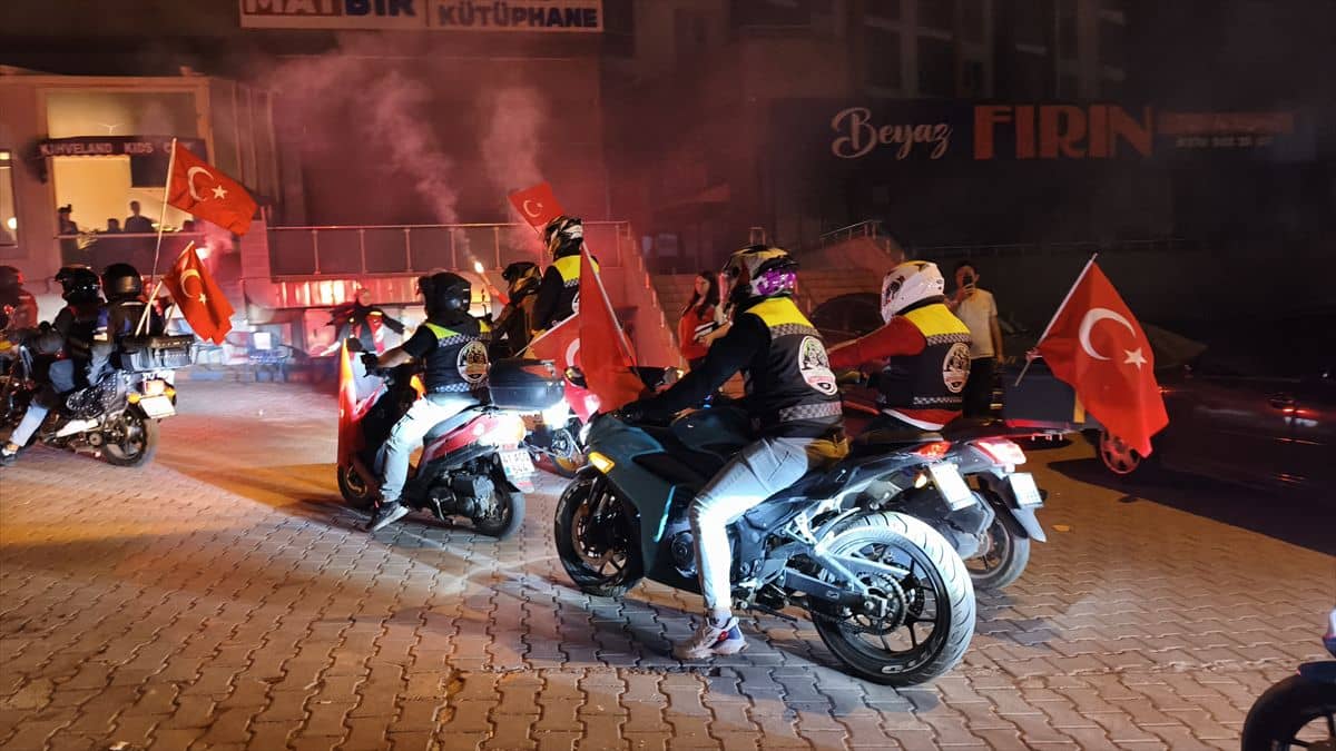 Karabük'te 30 Ağustos Zafer Bayramı Motosiklet Kortejiyle Kutlandı Karabük'te 30 Ağustos Zafer Bayramı Motosiklet Kortejiyle Kutlandı