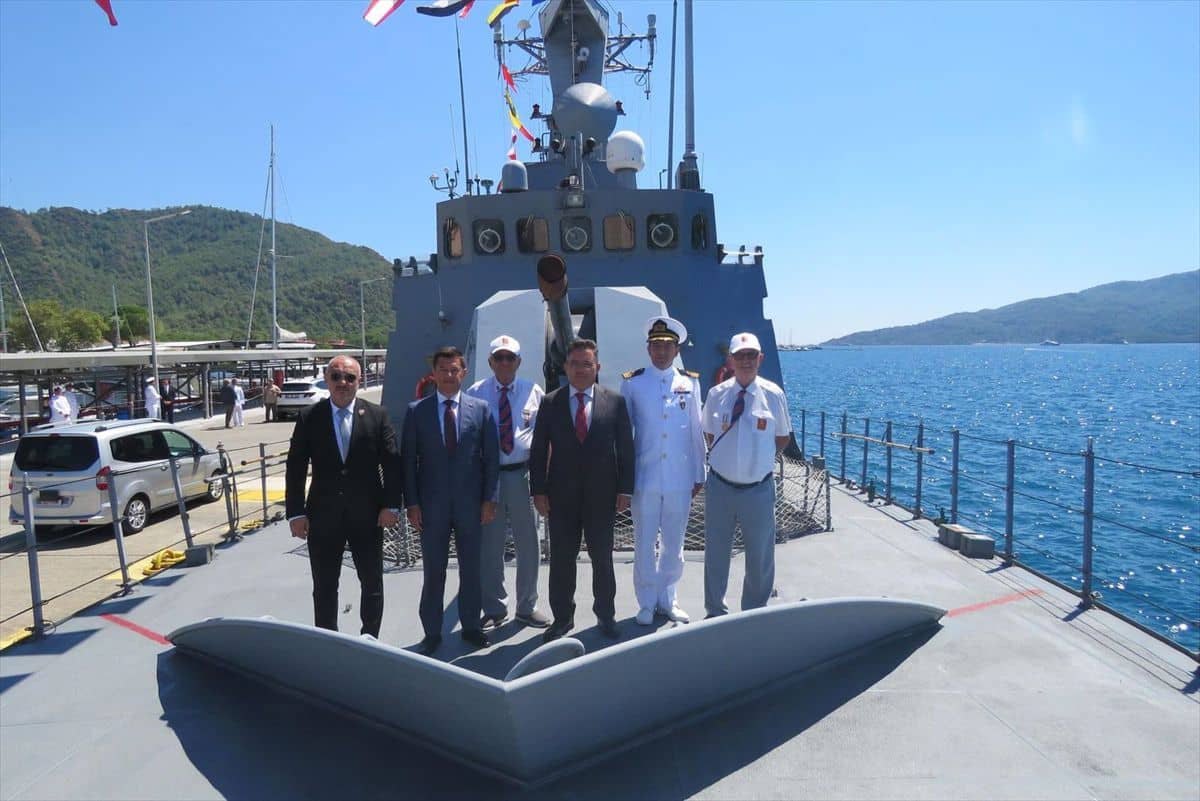 Marmaris'te TCG Bora'ya Anlamlı Ziyaret Marmaris'te TCG Bora'ya Anlamlı Ziyaret