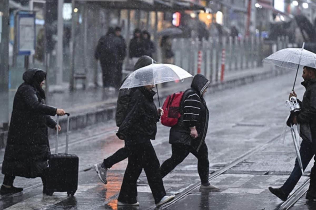 Meteoroloji'den sağanak uyarısı! Çok sayıda il için sarı ve turuncu alarm Meteoroloji'den sağanak uyarısı! Çok sayıda il için sarı ve turuncu alarm