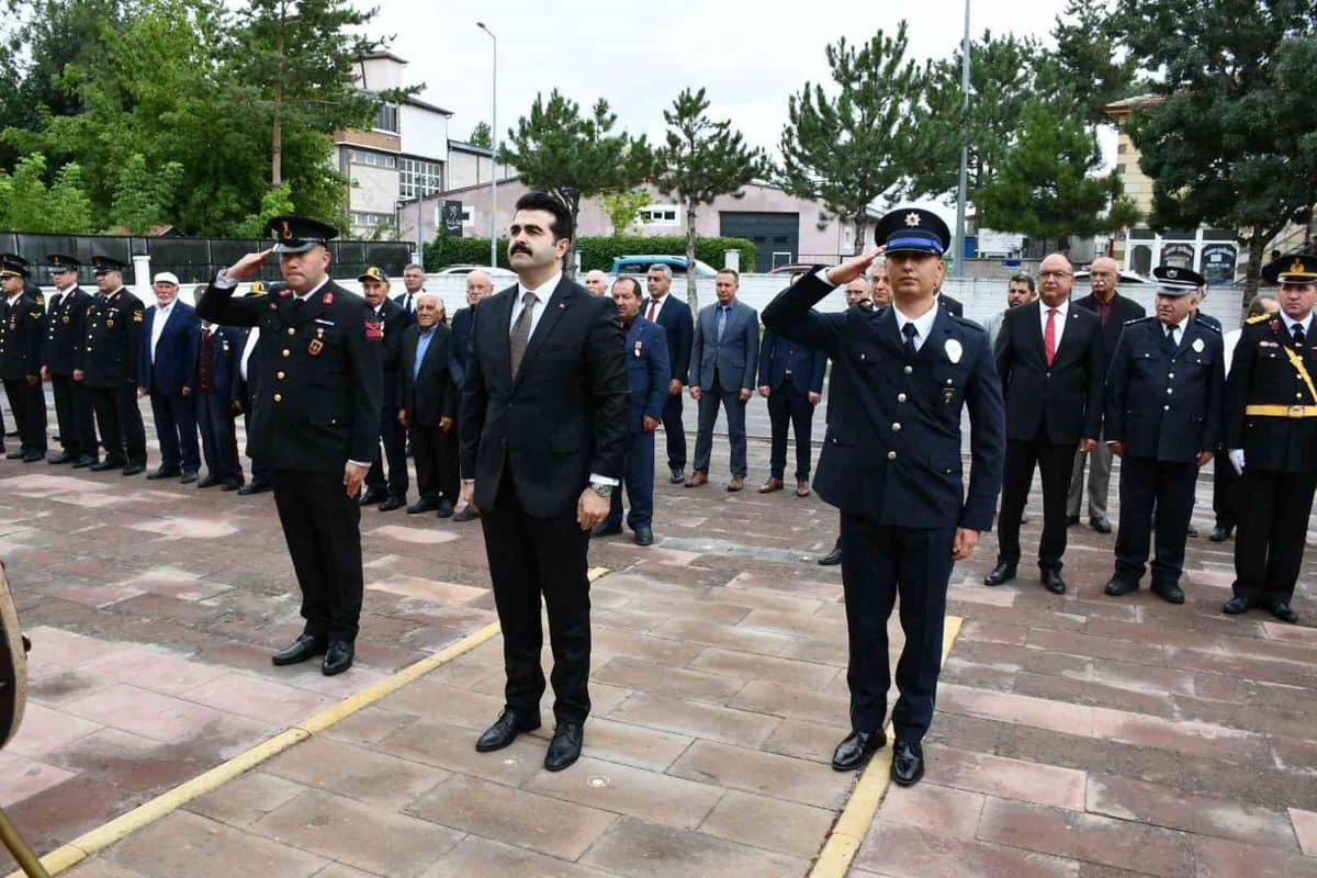 Tomarza’da Zafer Bayramı kutlandı Tomarza’da Zafer Bayramı kutlandı
