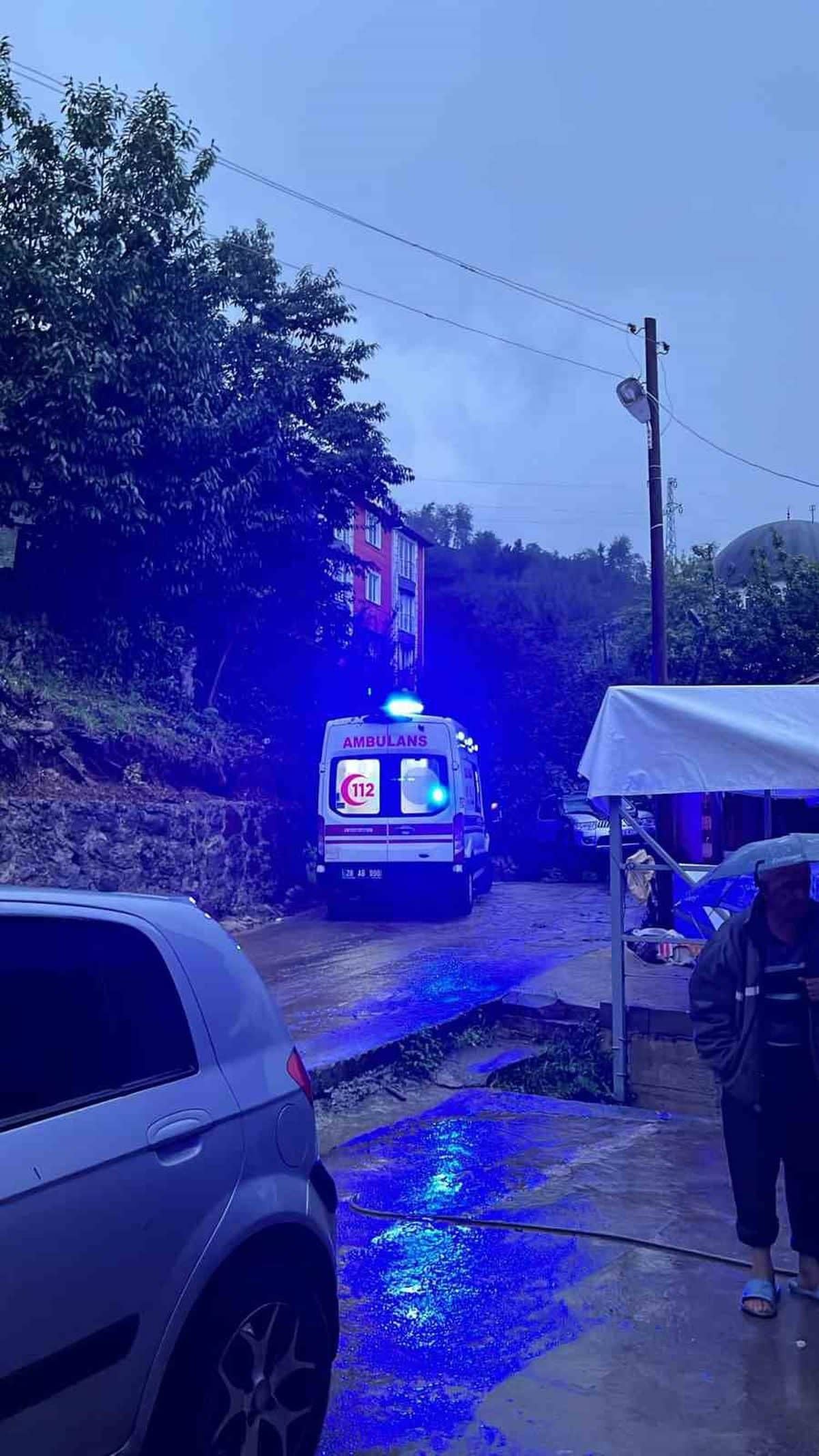 Giresun'da Sağanak Yağış Hayatı Felç Etti: Yollar Kapandı, Engelli Vatandaş Tahliye Edildi Giresun'da Sağanak Yağış Hayatı Felç Etti: Yollar Kapandı, Engelli Vatandaş Tahliye Edildi