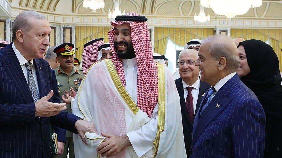 Mekke İttifakı'nın İlk Toplantısı İstanbul'da Mekke İttifakı'nın İlk Toplantısı İstanbul'da