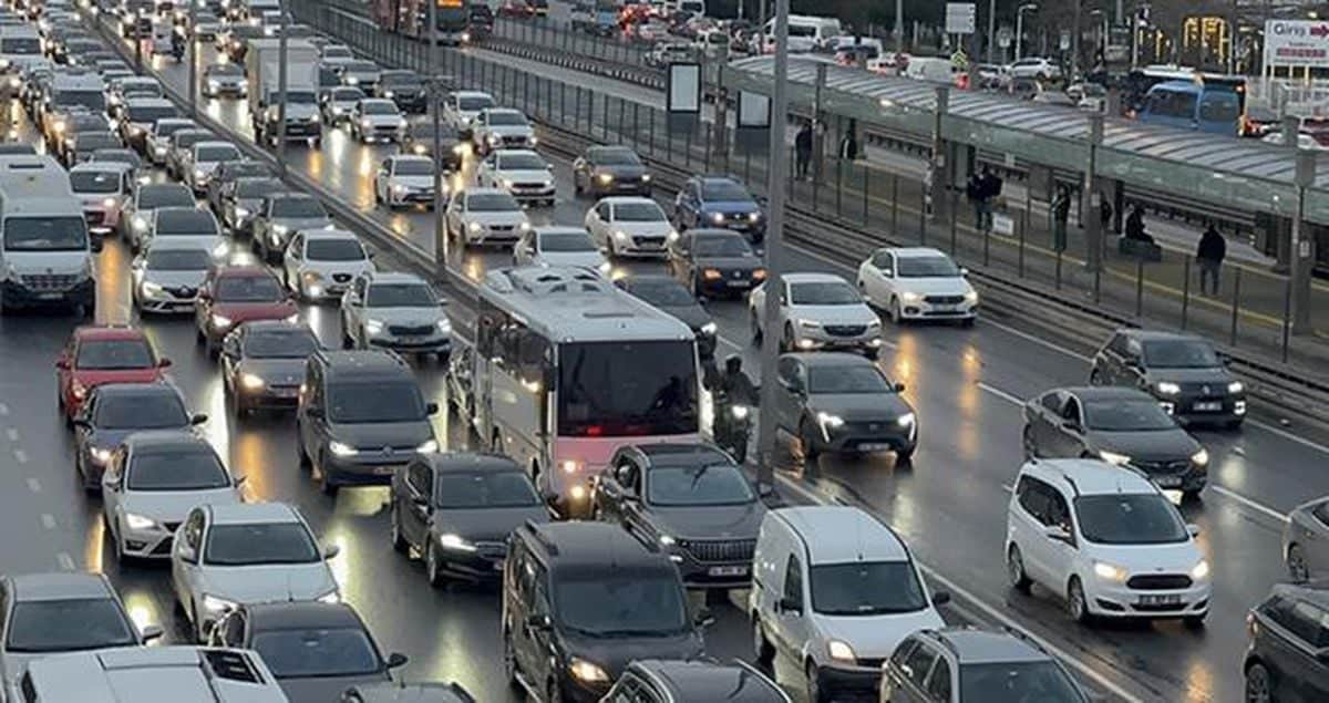 İstanbul'da trafik var mı? SON DAKİKA! 31 Ağustos Pazartesi hangi ilçelerde trafik var, hangi yollar kapalı? İstanbul'da trafik var mı? SON DAKİKA! 31 Ağustos Pazartesi hangi ilçelerde trafik var, hangi yollar kapalı?