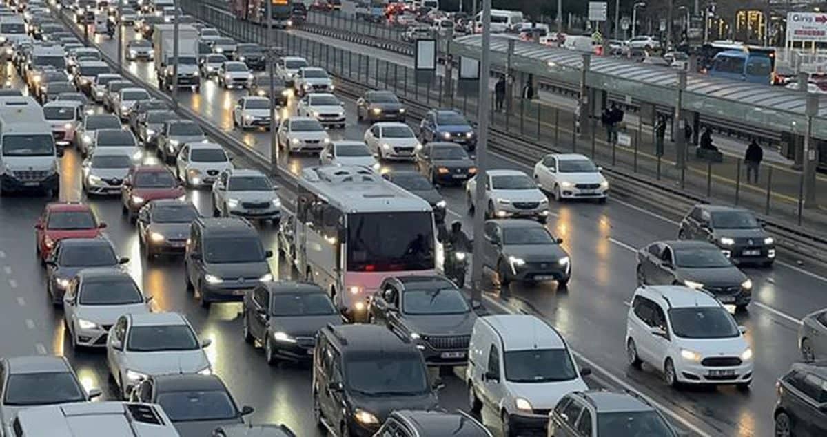 İstanbul'da trafik var mı? SON DAKİKA! 31 Ağustos Pazartesi hangi ilçelerde trafik var, hangi yollar kapalı? İstanbul'da trafik var mı? SON DAKİKA! 31 Ağustos Pazartesi hangi ilçelerde trafik var, hangi yollar kapalı?
