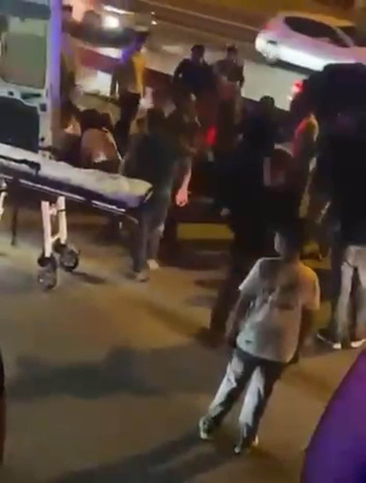 Bursa'da Otomobil İki Yayaya Çarptı: 1 Ağır Yaralı Bursa'da Otomobil İki Yayaya Çarptı: 1 Ağır Yaralı