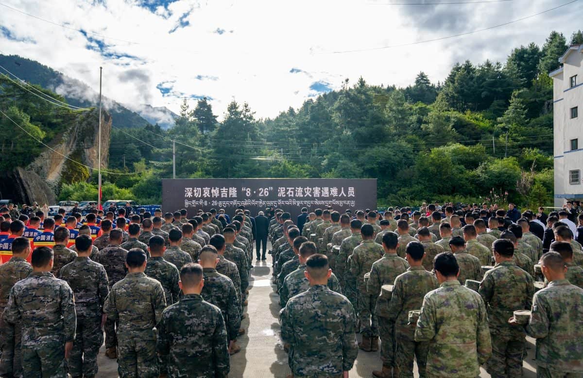 Xizang'da Heyelan Kurbanları İçin Anma Töreni Düzenlendi Xizang'da Heyelan Kurbanları İçin Anma Töreni Düzenlendi