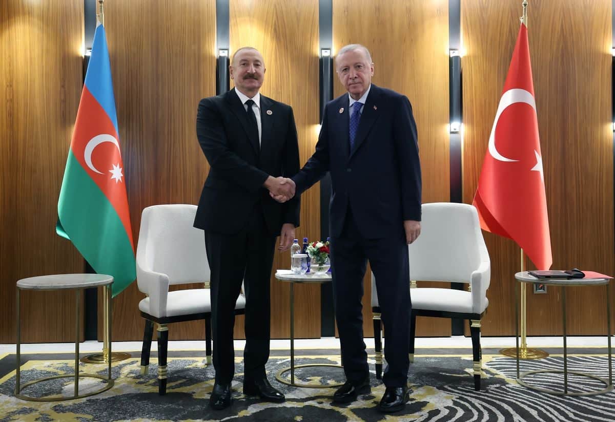 Cumhurbaşkanı Erdoğan, Azerbaycan Cumhurbaşkanı Aliyev ile görüştü Cumhurbaşkanı Erdoğan, Azerbaycan Cumhurbaşkanı Aliyev ile görüştü