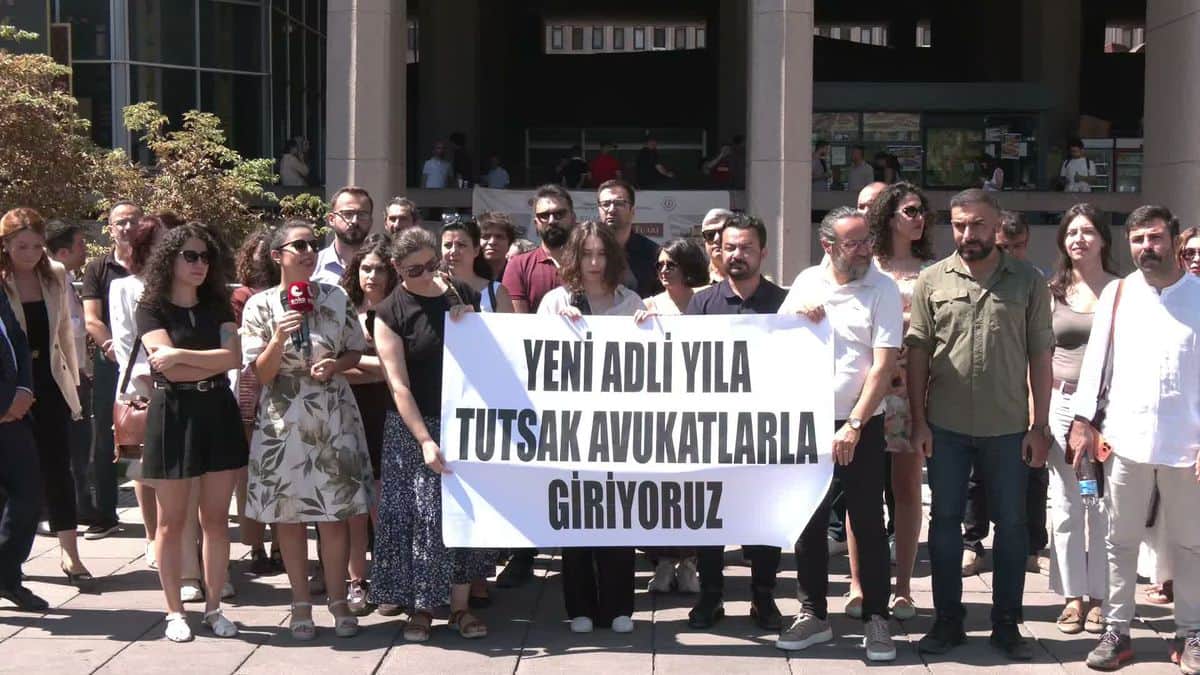 Hukukçu derneklerinden yeni adli yılda tutuklu avukatlar için özgürlük çağrısı Hukukçu derneklerinden yeni adli yılda tutuklu avukatlar için özgürlük çağrısı