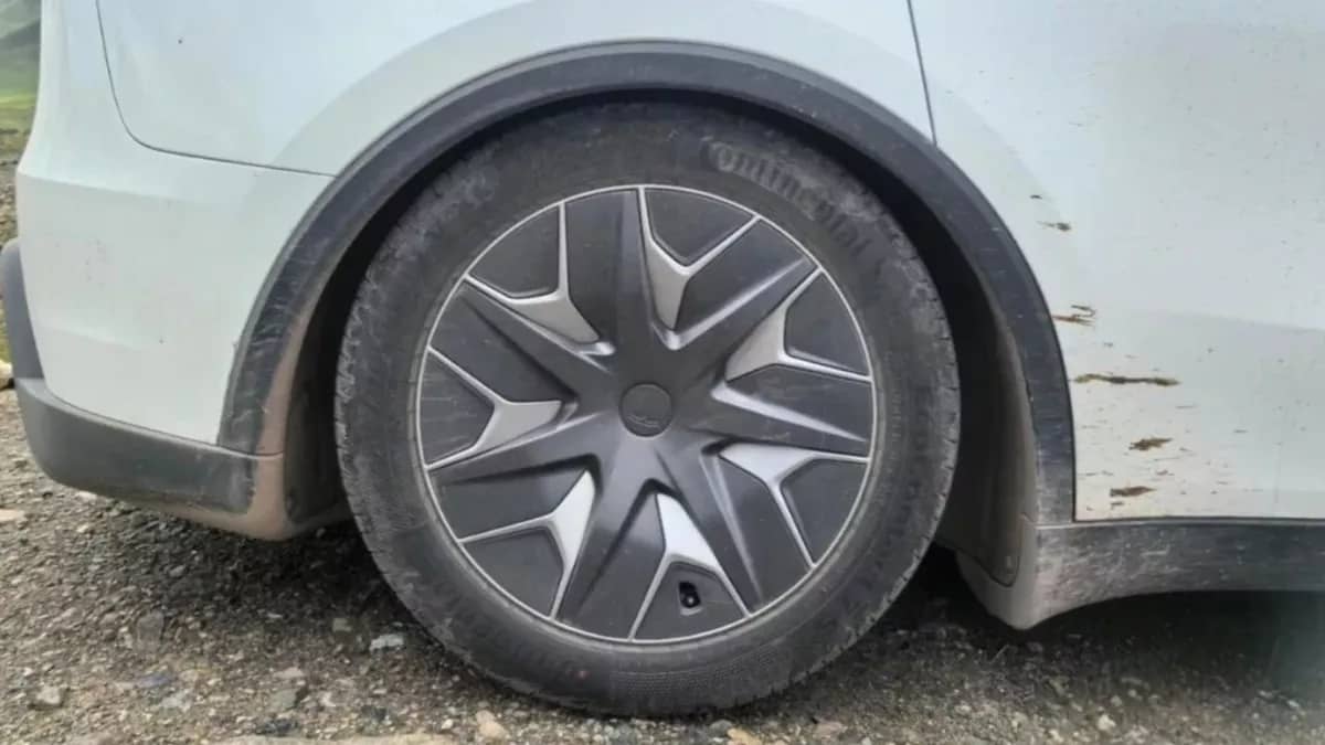 Tesla Model Y L’de Arka Süspansiyon Sorunu: Sahipler Şikayetçi Tesla Model Y L’de Arka Süspansiyon Sorunu: Sahipler Şikayetçi