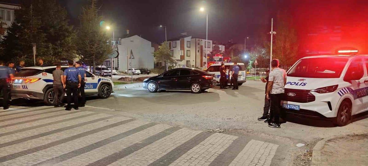 Kayseri'de Akraba Kavgası Kanlı Bitti: 24 Yaşındaki Genç Bıçaklandı Kayseri'de Akraba Kavgası Kanlı Bitti: 24 Yaşındaki Genç Bıçaklandı