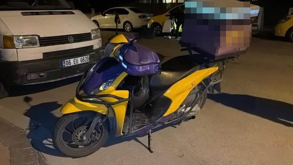 Bolu'da Taksi ile Motosiklet Çarpıştı: Moto Kurye Yaralandı Bolu'da Taksi ile Motosiklet Çarpıştı: Moto Kurye Yaralandı