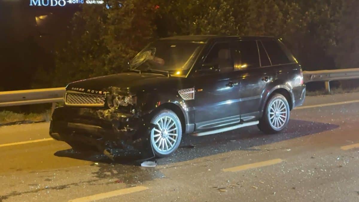 Ümraniye'de 4 aracın karıştığı zincirleme kaza: 3 yaralı Ümraniye'de 4 aracın karıştığı zincirleme kaza: 3 yaralı