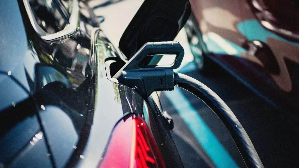 AVILOO'dan İkinci El Elektrikli Araç Batarya Sağlığı Araştırması AVILOO'dan İkinci El Elektrikli Araç Batarya Sağlığı Araştırması