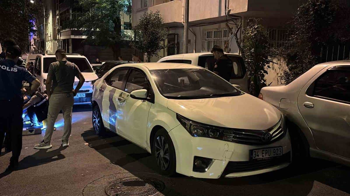 Bayrampaşa’da polisin ’dur’ ihtarına uymayan otomobil kaza yaptı: 1 gözaltı Bayrampaşa’da polisin ’dur’ ihtarına uymayan otomobil kaza yaptı: 1 gözaltı