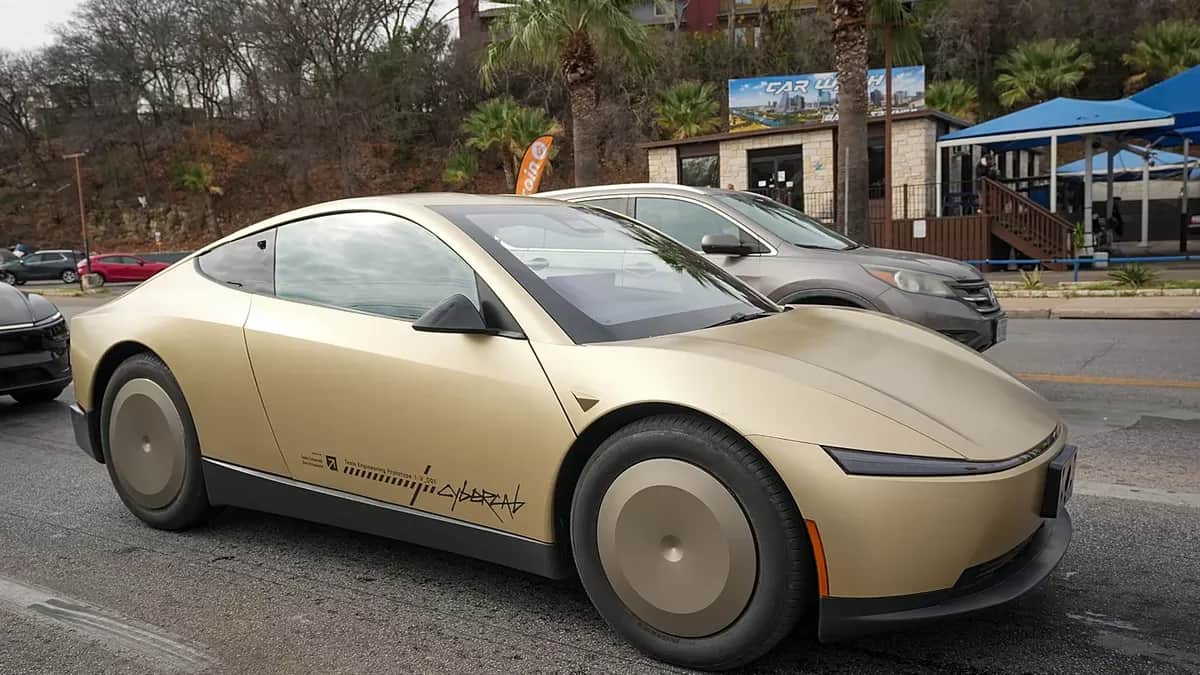 Fransa Tesla'nın otonom araçlarına Paris'te test izni verdi Fransa Tesla'nın otonom araçlarına Paris'te test izni verdi