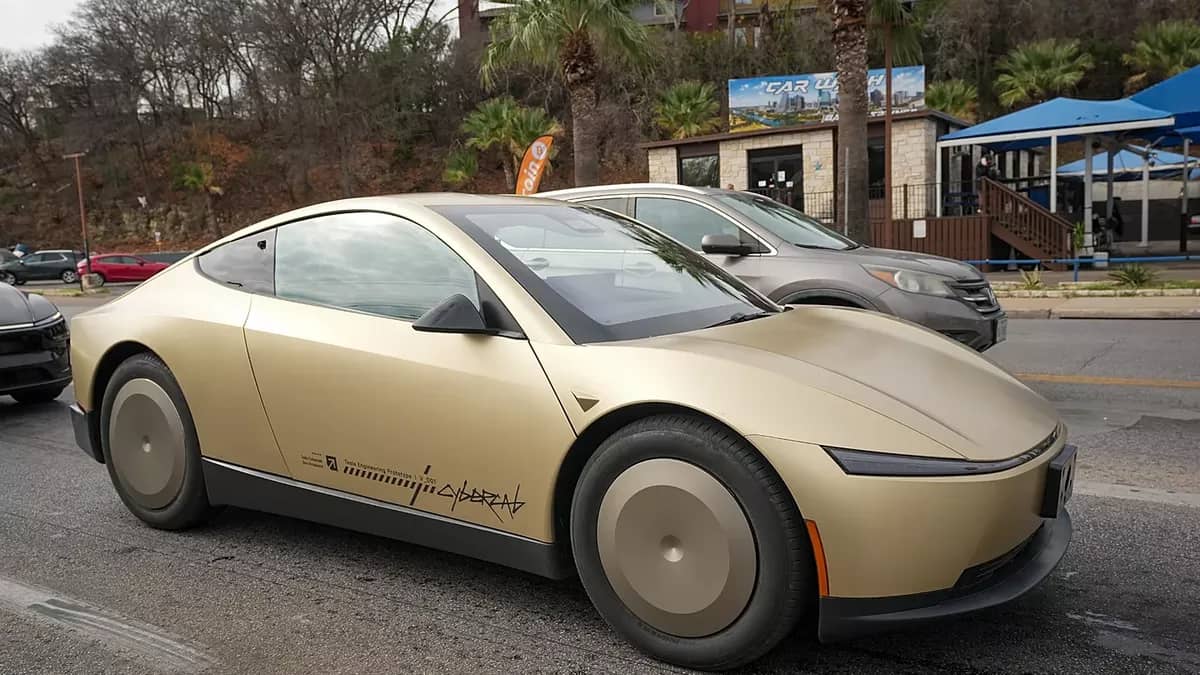 Fransa Tesla'nın otonom araçlarına Paris'te test izni verdi Fransa Tesla'nın otonom araçlarına Paris'te test izni verdi