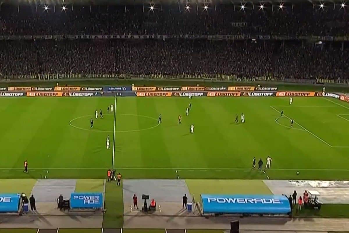 "Futbol sadece futbol değildir" sözünü en iyi anlatan olay "Futbol sadece futbol değildir" sözünü en iyi anlatan olay