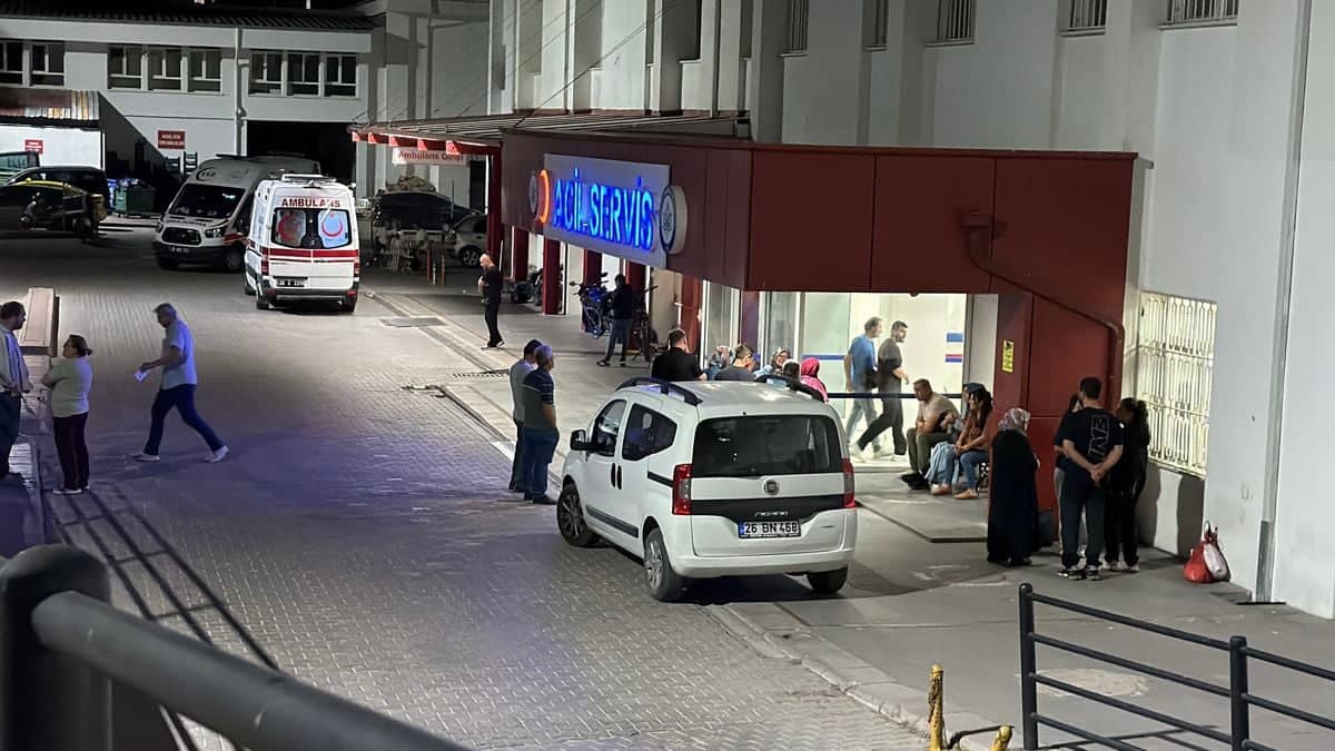 3 Yaşındaki Elif Mavi Avli Otomobilin Çarpması Sonucu Hayatını Kaybetti 3 Yaşındaki Elif Mavi Avli Otomobilin Çarpması Sonucu Hayatını Kaybetti