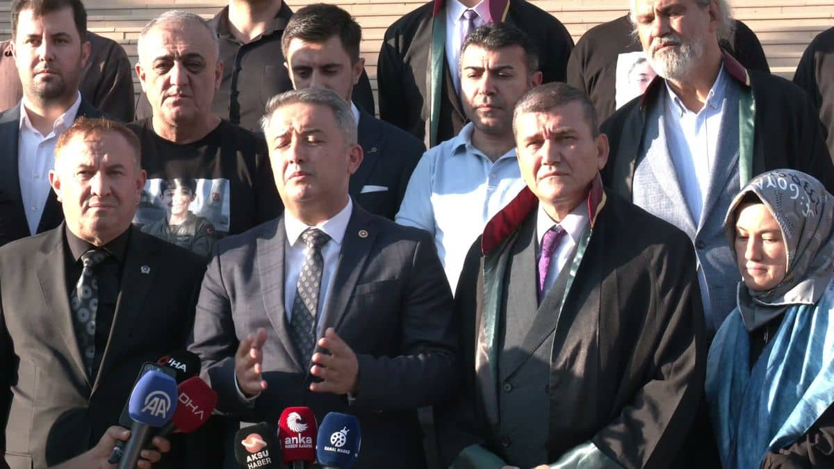 Kahramanmaraş'taki okul saldırısı davasında ilk duruşma… İsa Mesih Şahin: “Araştırma Komisyonumuzun çalışmalarının sonuna geldik” Kahramanmaraş'taki okul saldırısı davasında ilk duruşma… İsa Mesih Şahin: “Araştırma Komisyonumuzun çalışmalarının sonuna geldik”