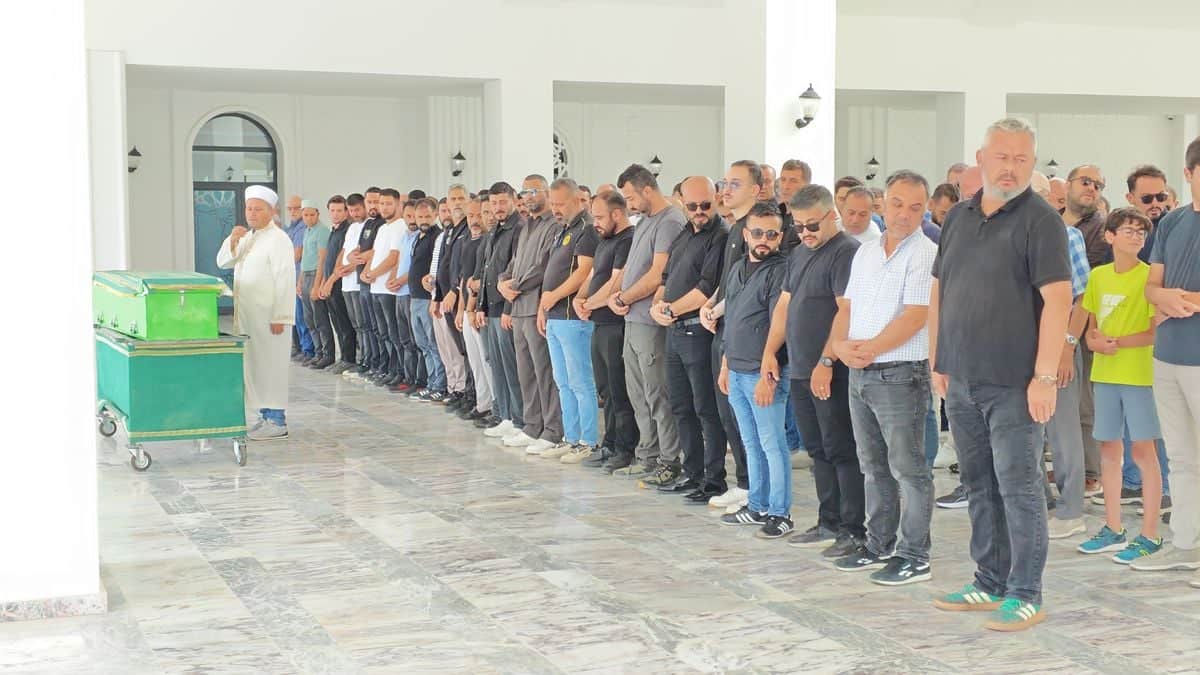 Eskişehir'de 3 Yaşındaki Elif Mavi Avli Kazada Hayatını Kaybetti Eskişehir'de 3 Yaşındaki Elif Mavi Avli Kazada Hayatını Kaybetti