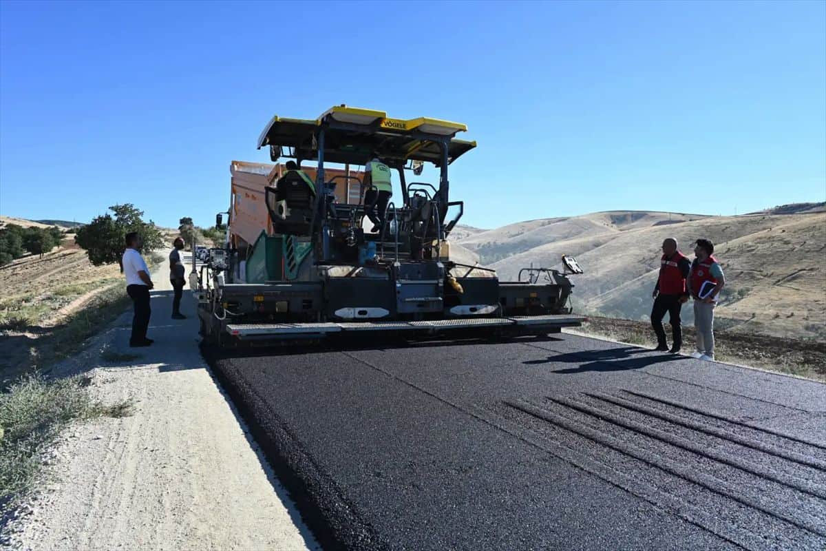 Keskin'de Köy Yollarına Asfalt Çalışmaları Sürüyor Keskin'de Köy Yollarına Asfalt Çalışmaları Sürüyor