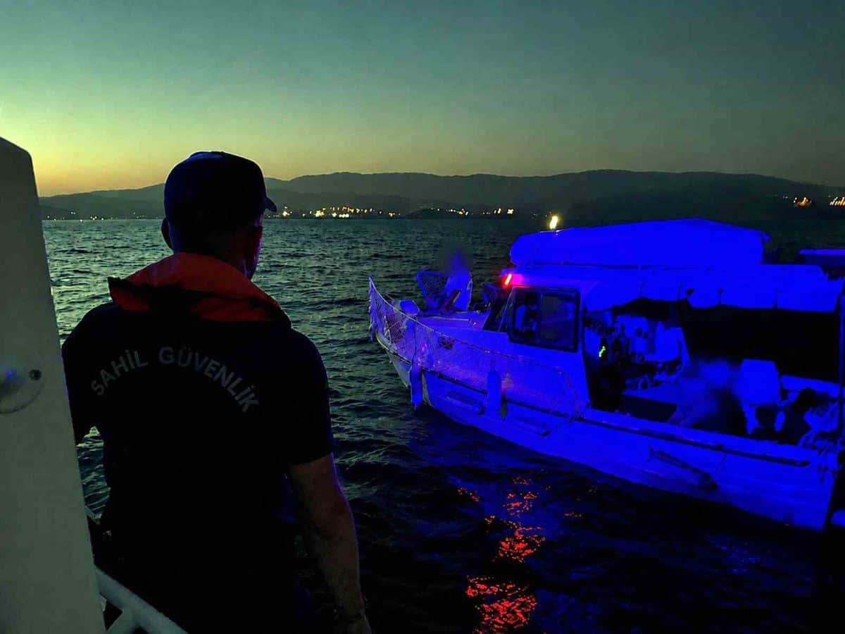 Milas'ta Motor Arızası Yapan Tekne Kurtarıldı Milas'ta Motor Arızası Yapan Tekne Kurtarıldı