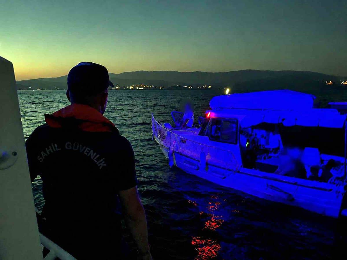 Milas'ta Motor Arızası Yapan Tekne Kurtarıldı Milas'ta Motor Arızası Yapan Tekne Kurtarıldı