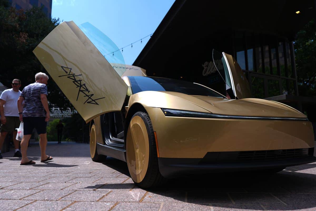 Elon Musk'ın Cybercab'leri Austin'de Yollara Çıktı: Direksiyonsuz Gelecek Testi Elon Musk'ın Cybercab'leri Austin'de Yollara Çıktı: Direksiyonsuz Gelecek Testi