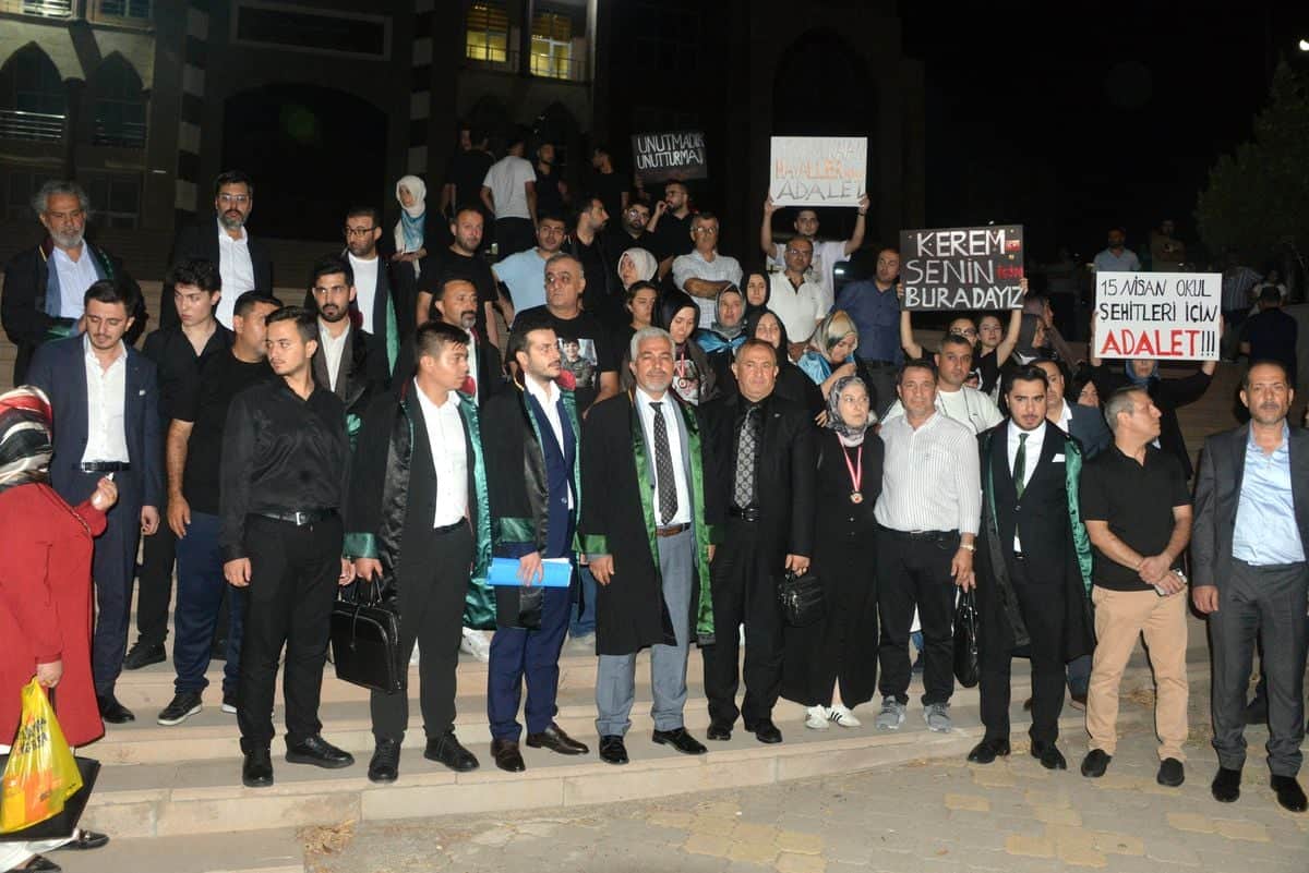 Kahramanmaraş'taki Okul Saldırısında Anne Tahliye Edildi, Aileler Tepkili Kahramanmaraş'taki Okul Saldırısında Anne Tahliye Edildi, Aileler Tepkili