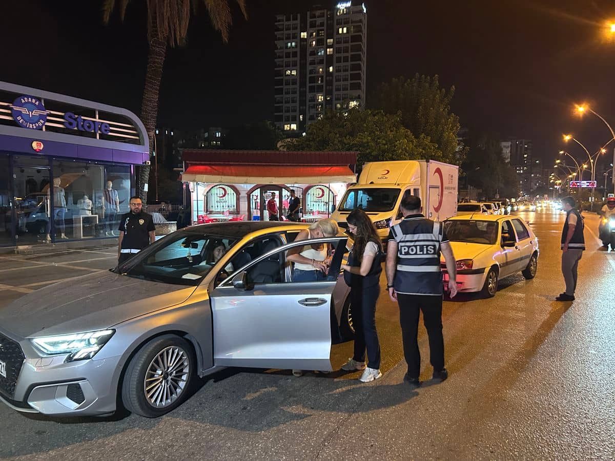 Adana'da 1594 polisle 'Huzur ve Güven' uygulaması; aranan 38 şüpheli yakalandı Adana'da 1594 polisle 'Huzur ve Güven' uygulaması; aranan 38 şüpheli yakalandı