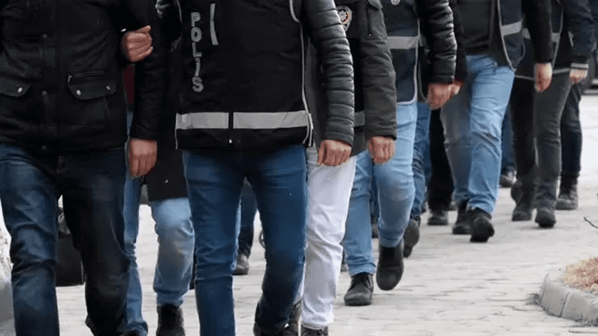 Ankara'da Uyuşturucu ve Fuhuş Operasyonu: 14 Gözaltı Ankara'da Uyuşturucu ve Fuhuş Operasyonu: 14 Gözaltı