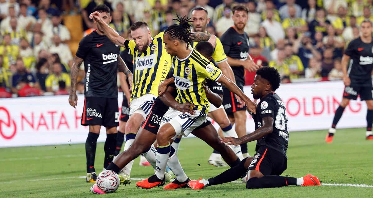 Beşiktaş, Fenerbahçe’yi 2-1 mağlup etti Beşiktaş, Fenerbahçe’yi 2-1 mağlup etti