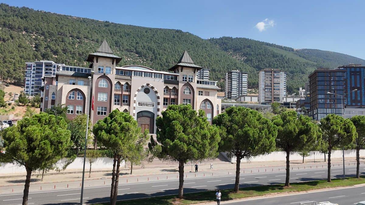 Kahramanmaraş'taki okul saldırısı davasında tutuklu anne hakkında tahliye kararı Kahramanmaraş'taki okul saldırısı davasında tutuklu anne hakkında tahliye kararı