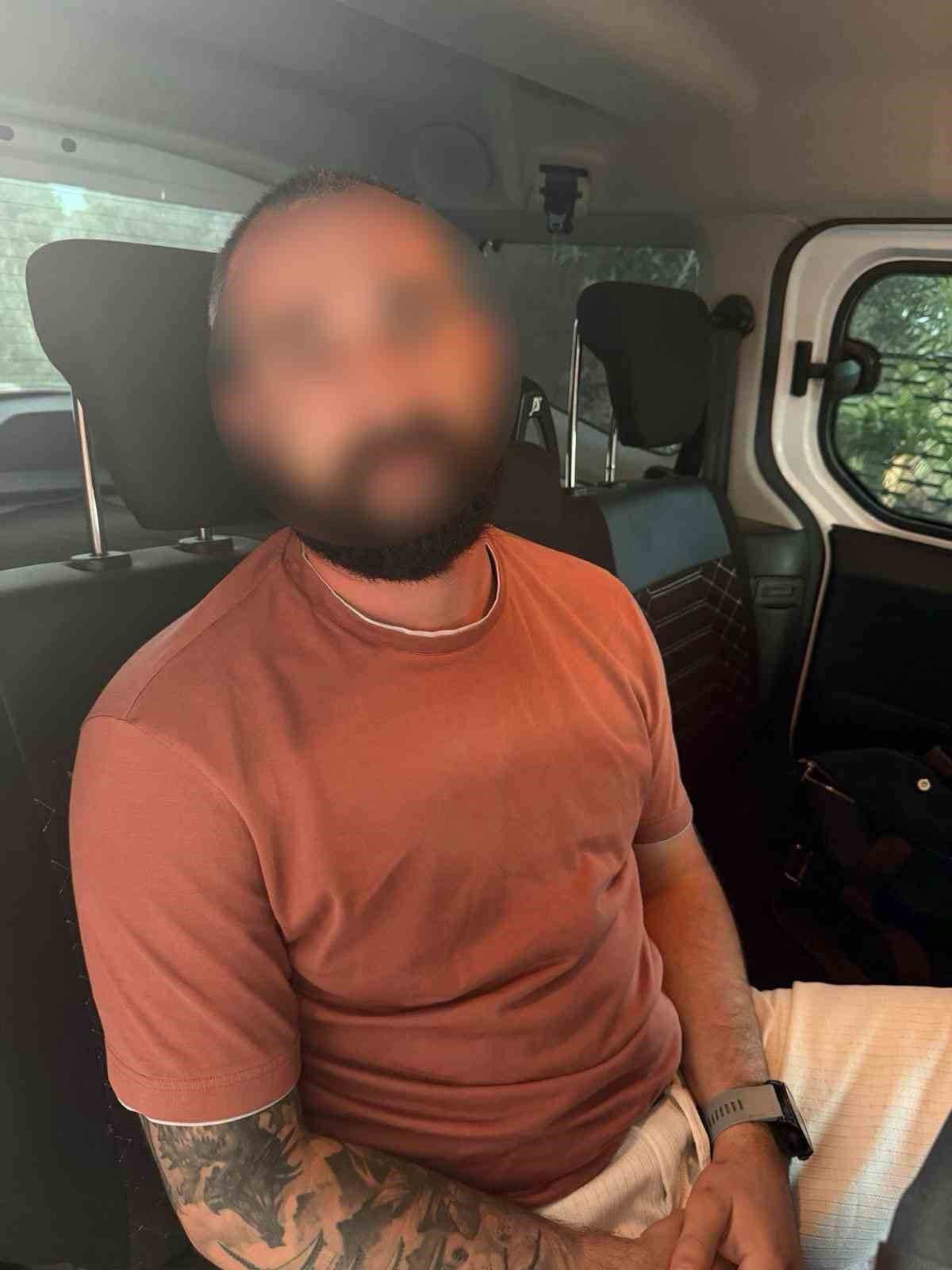 Kırmızı Bültenle Aranan Ukraynalı Suç Örgütü Üyesi Antalya'da Yakalandı Kırmızı Bültenle Aranan Ukraynalı Suç Örgütü Üyesi Antalya'da Yakalandı