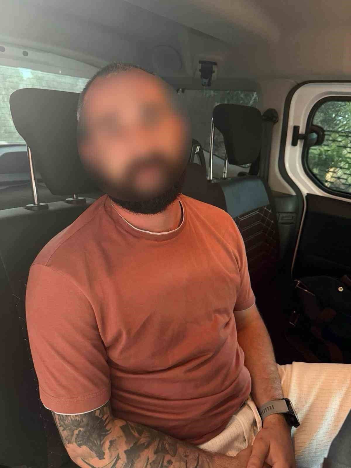 Kırmızı Bültenle Aranan Ukraynalı Suç Örgütü Üyesi Antalya'da Yakalandı Kırmızı Bültenle Aranan Ukraynalı Suç Örgütü Üyesi Antalya'da Yakalandı