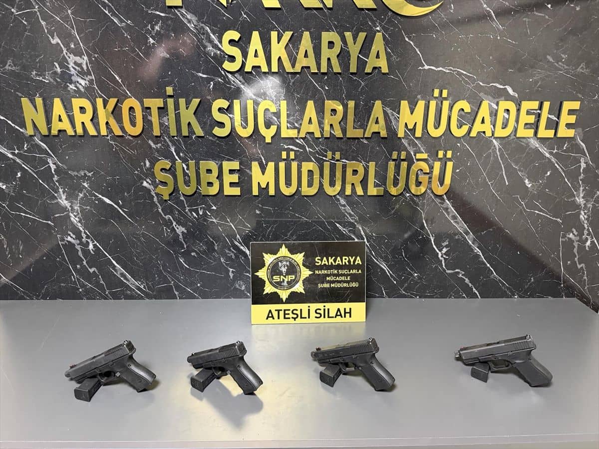 Akyazı'da Kaçakçılık Operasyonu: 2 Gözaltı Akyazı'da Kaçakçılık Operasyonu: 2 Gözaltı