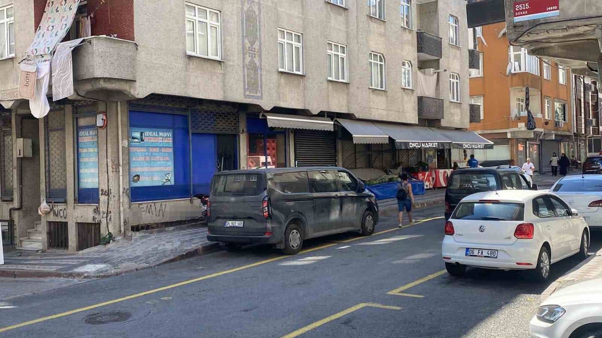 Sultangazi'de İnternet Kafeye Silahlı Saldırı Sultangazi'de İnternet Kafeye Silahlı Saldırı