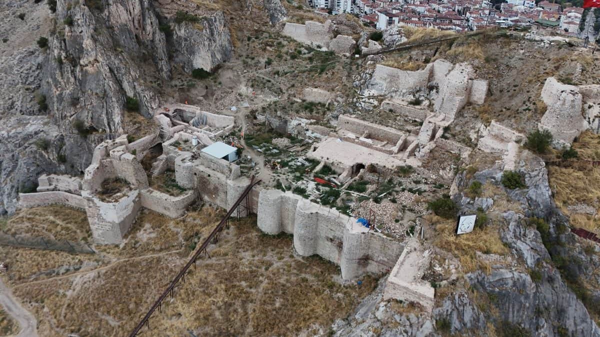 Tokat Kalesi’nde restorasyon çalışmalarının yüzde 40'ı tamamlandı Tokat Kalesi’nde restorasyon çalışmalarının yüzde 40'ı tamamlandı
