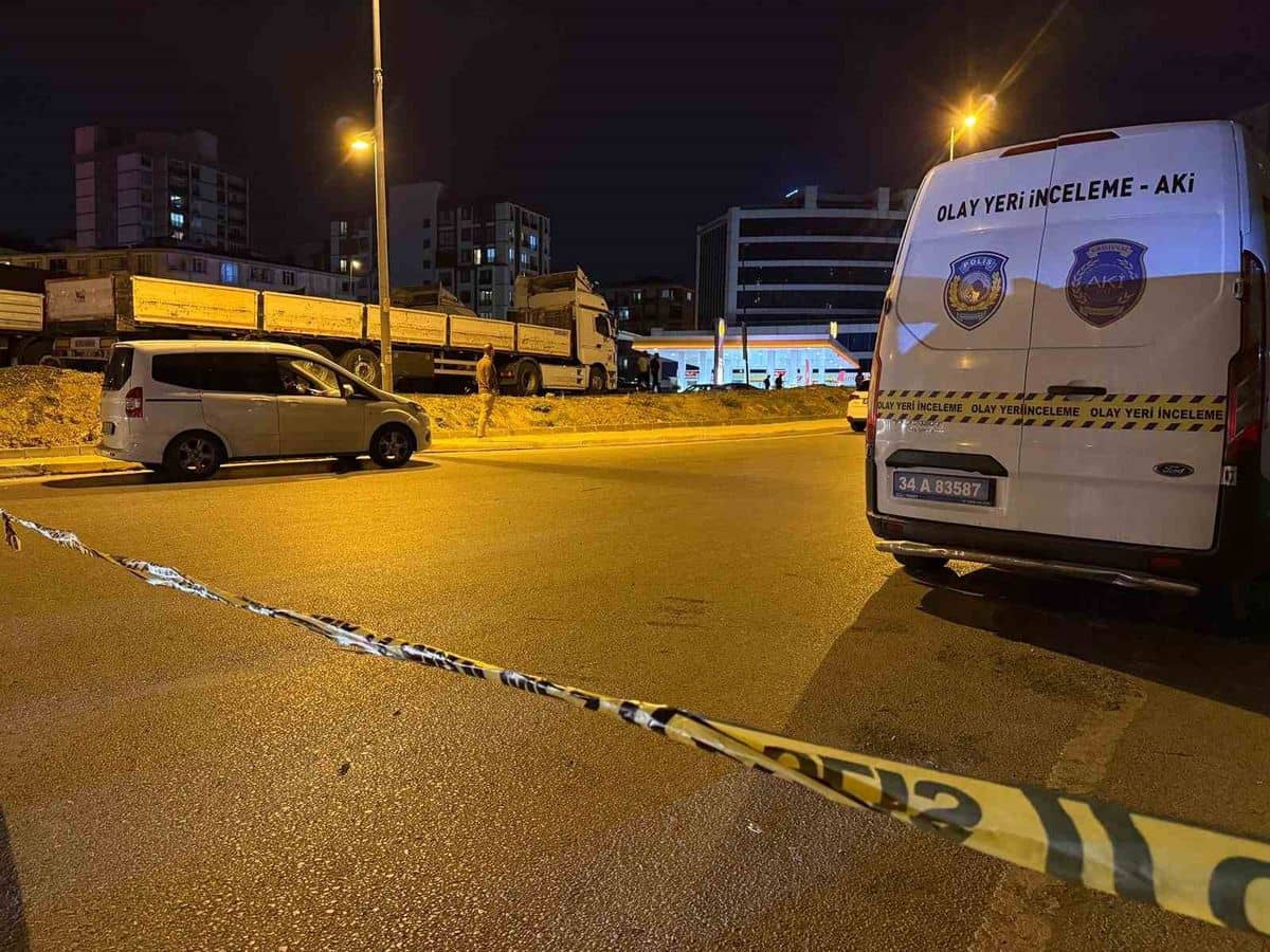 Esenyurt'ta Taksici Polise Ateş Açtı, Kendini Vurdu Esenyurt'ta Taksici Polise Ateş Açtı, Kendini Vurdu