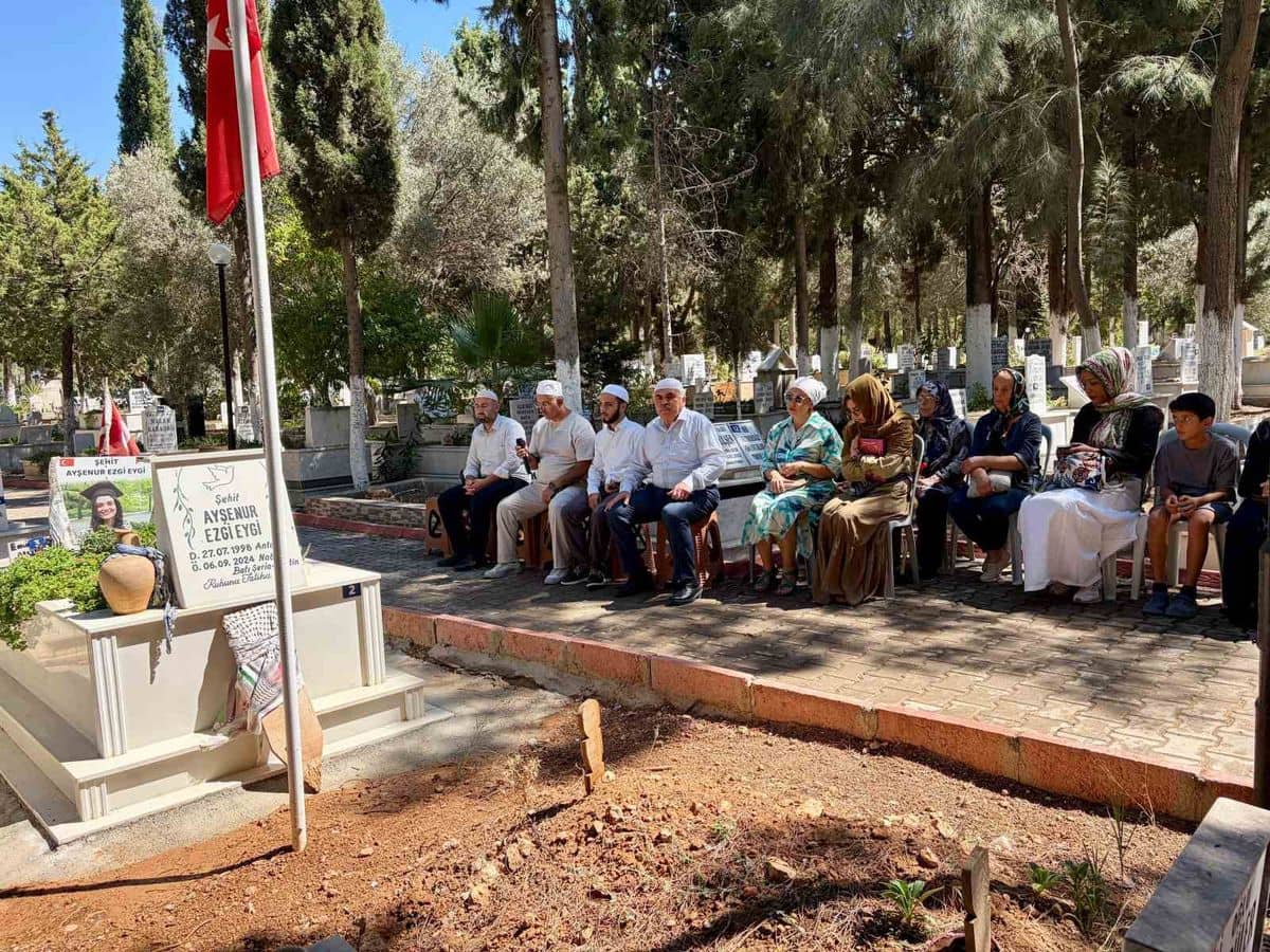 Ayşenur Ezgi Eygi Şehadetinin İkinci Yılında Didim'de Dualarla Anıldı Ayşenur Ezgi Eygi Şehadetinin İkinci Yılında Didim'de Dualarla Anıldı