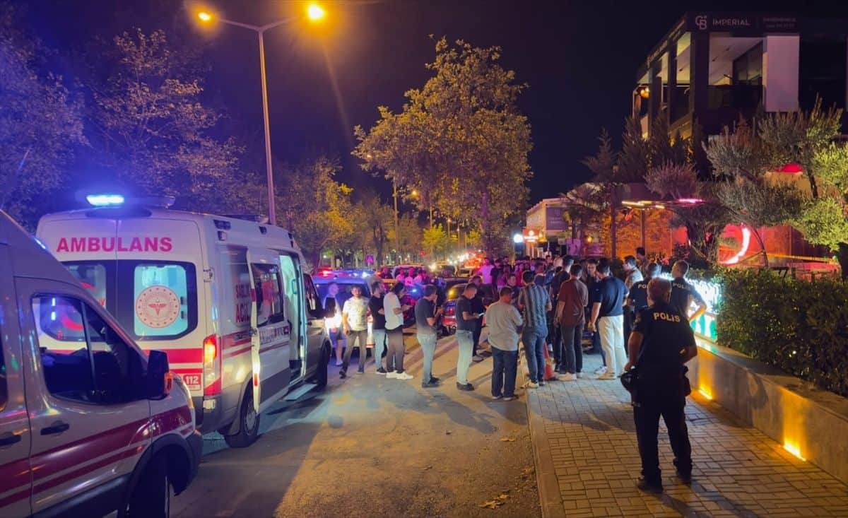 Restoran kavgası: 2 ölü, 3 yaralı Restoran kavgası: 2 ölü, 3 yaralı