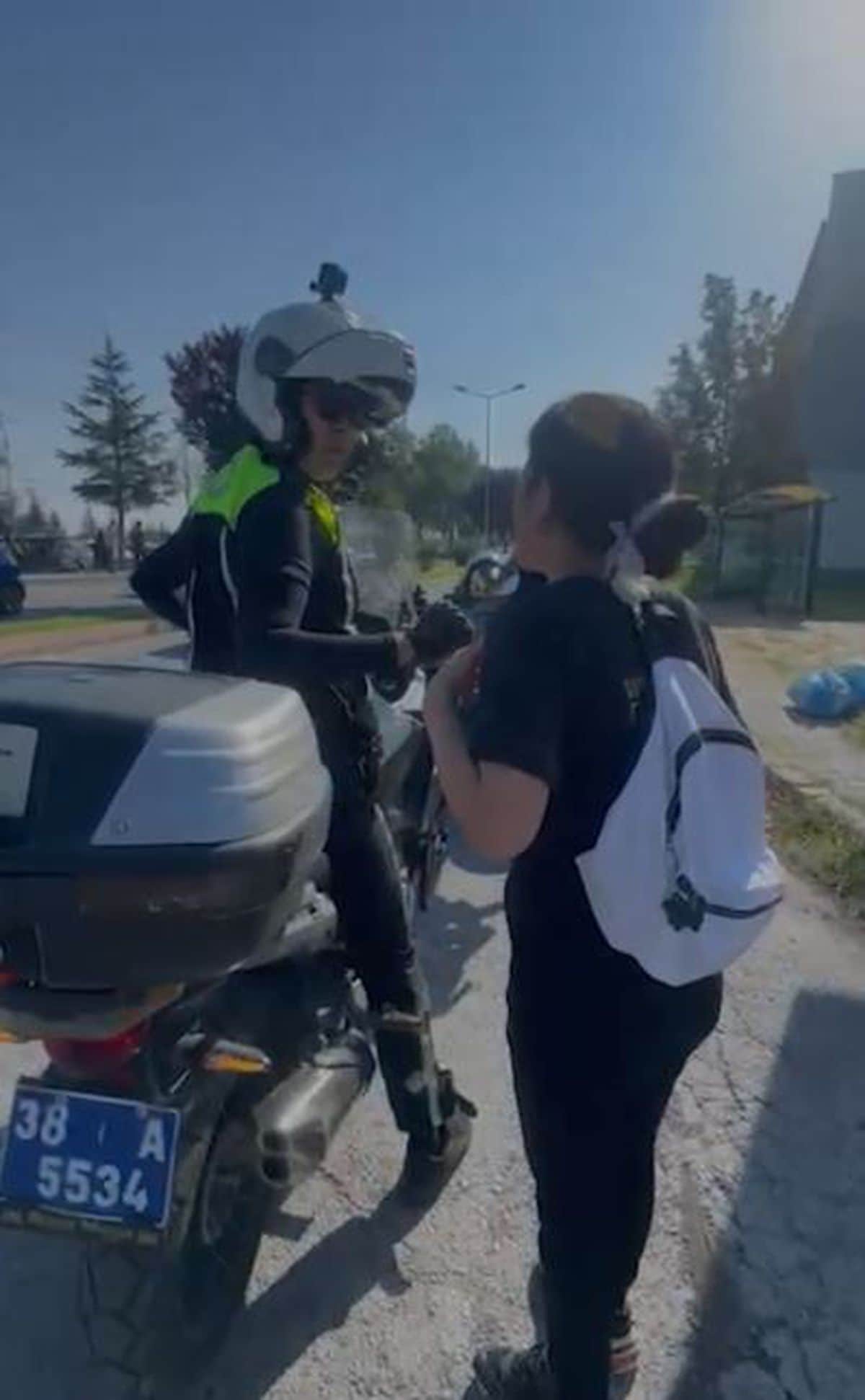 Kayseri'de Polis Ekipleri KPSS'ye Geç Kalan Adayları Sınava Yetiştirdi Kayseri'de Polis Ekipleri KPSS'ye Geç Kalan Adayları Sınava Yetiştirdi