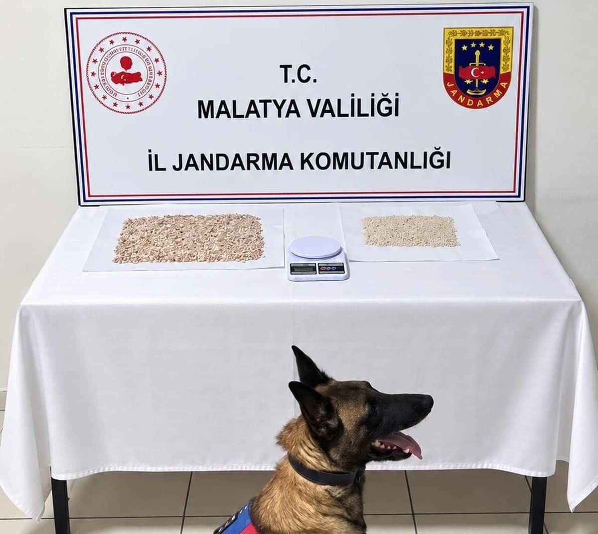 Battalgazi'de Uyuşturucu Operasyonu: 1 Kilo 80 Gram Metamfetamin Ele Geçirildi Battalgazi'de Uyuşturucu Operasyonu: 1 Kilo 80 Gram Metamfetamin Ele Geçirildi