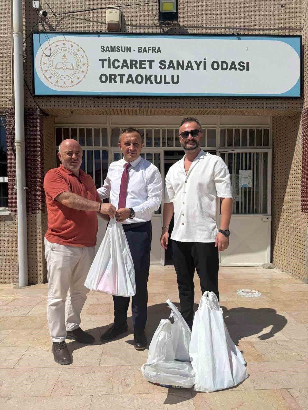 Bafra'da Öğrencilere Kırtasiye Yardımı Bafra'da Öğrencilere Kırtasiye Yardımı