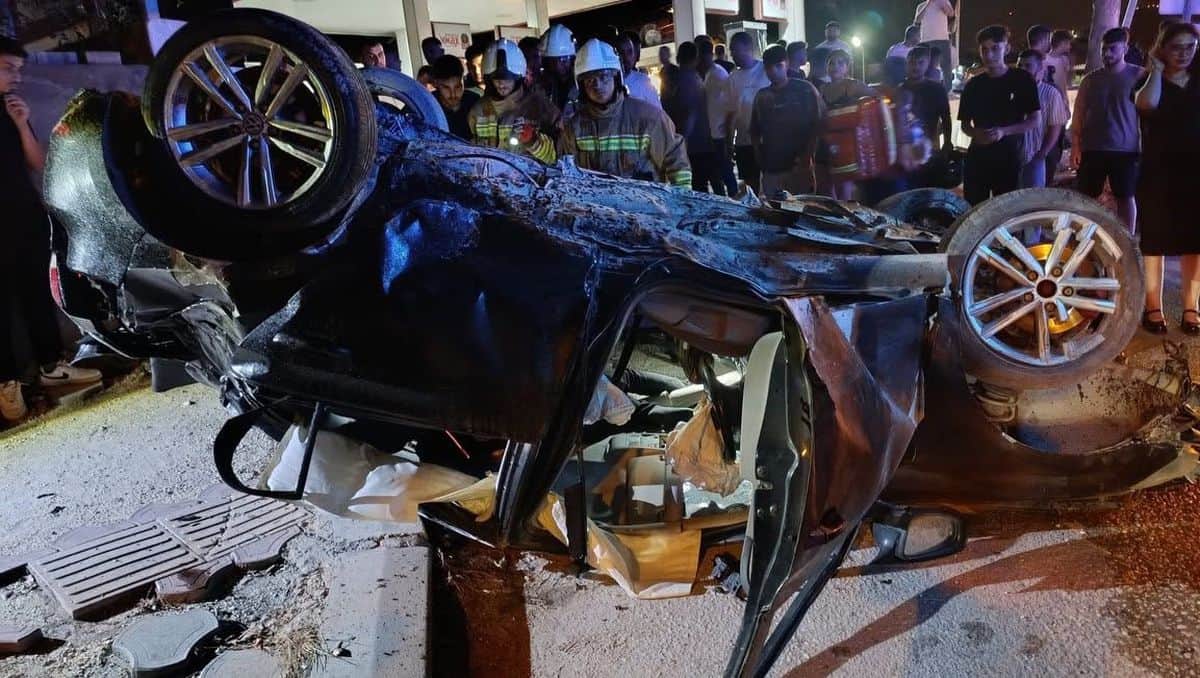 Defne’de takla atan otomobilin sürücüsü yaralandı Defne’de takla atan otomobilin sürücüsü yaralandı