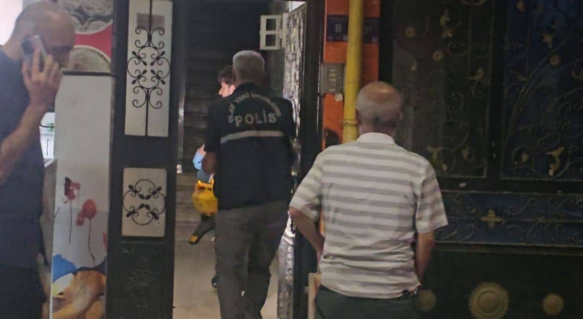 Elazığ’da evde çıkan tartışma silahlı ve bıçaklı kavgaya dönüştü: 2 yaralı Elazığ’da evde çıkan tartışma silahlı ve bıçaklı kavgaya dönüştü: 2 yaralı