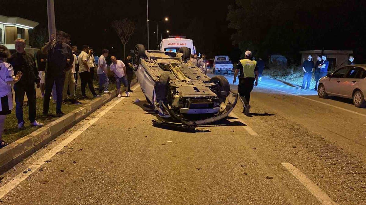 İnegöl'de Feci Kaza: Takla Atan Otomobilde 2 Yaralı İnegöl'de Feci Kaza: Takla Atan Otomobilde 2 Yaralı