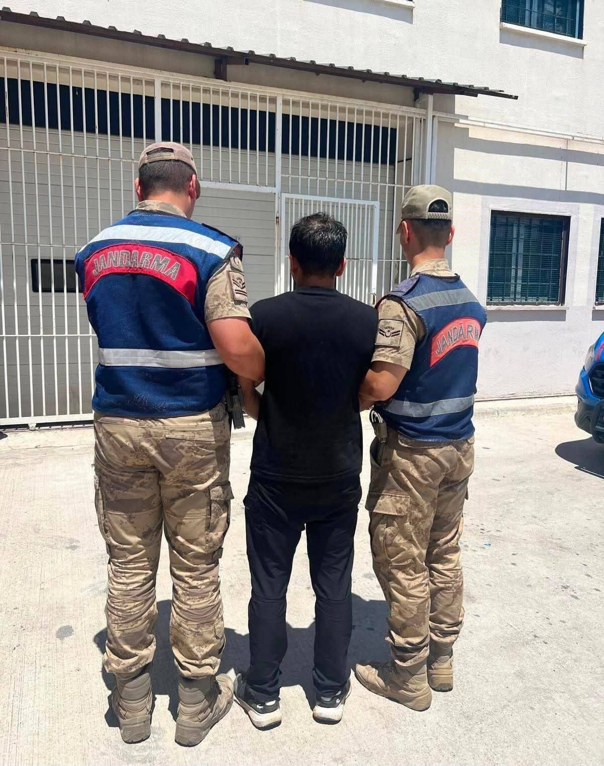 Şanlıurfa’da 10 yıl 10 ay hapis cezası bulunan hükümlü yakalandı Şanlıurfa’da 10 yıl 10 ay hapis cezası bulunan hükümlü yakalandı