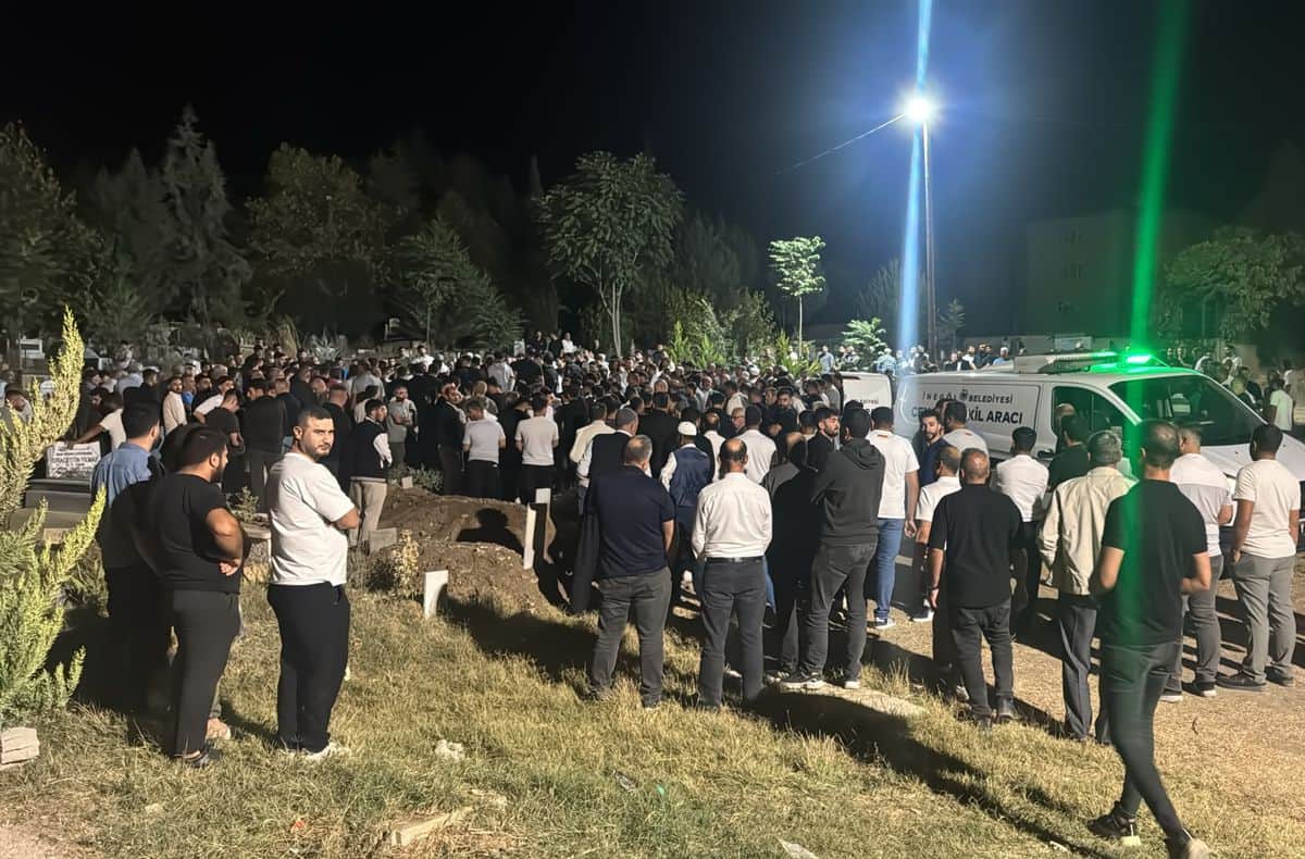 Hafif ticari aracın çarptığı bisikletli Ayşegül hayatını kaybetti Hafif ticari aracın çarptığı bisikletli Ayşegül hayatını kaybetti